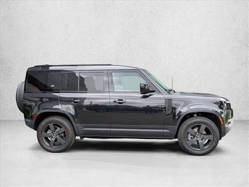 Used 2024 Land Rover Defender 110 S image 4