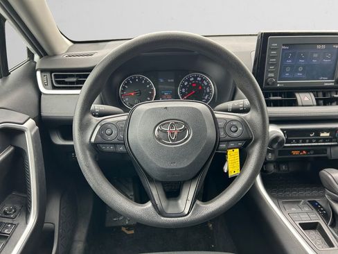 Used 2021 Toyota RAV4 LE FWD image 13