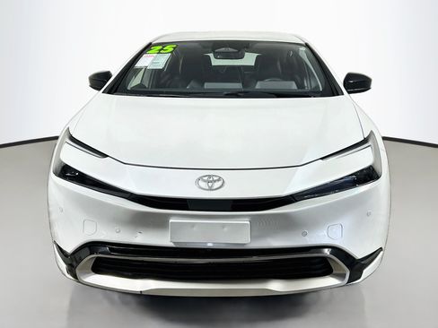 Used 2025 Toyota Prius Plug-In Hybrid FWD image 10