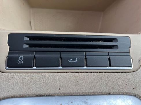 Used 2011 Volkswagen Tiguan 2WD image 19