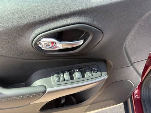 Used 2021 Jeep Cherokee Latitude Lux image 17