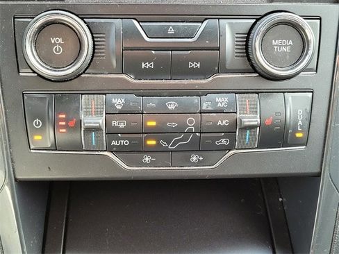 Used 2018 Ford Explorer XLT w/ Equipment Group 202A image 20