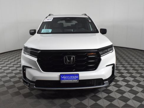 Used 2024 Honda Pilot TrailSport image 3