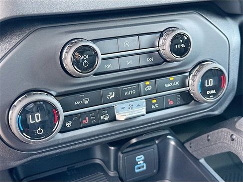 New 2025 Ford Bronco Badlands image 11