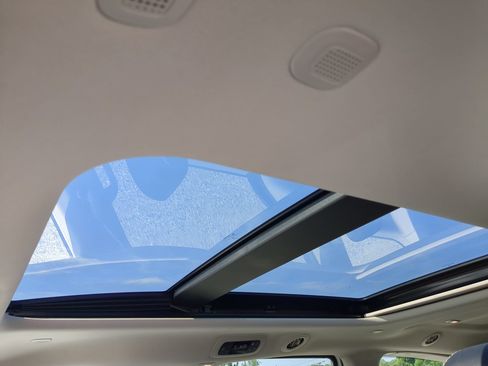 Used 2023 Chrysler Pacifica Limited FWD image 28