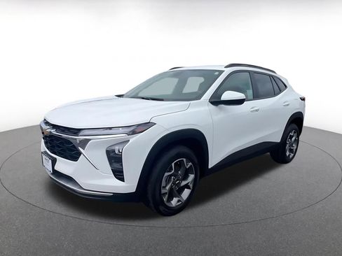 Used 2025 Chevrolet Trax LT FWD image 8