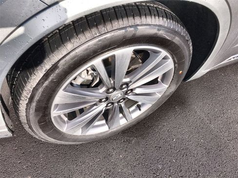 Used 2025 Cadillac XT6 Premium Luxury image 10