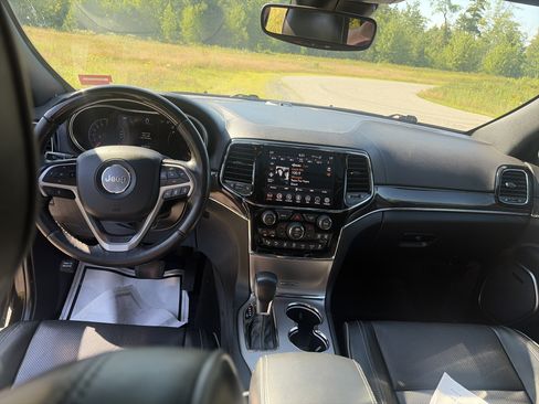 Used 2020 Jeep Grand Cherokee Overland AWD/4WD image 18