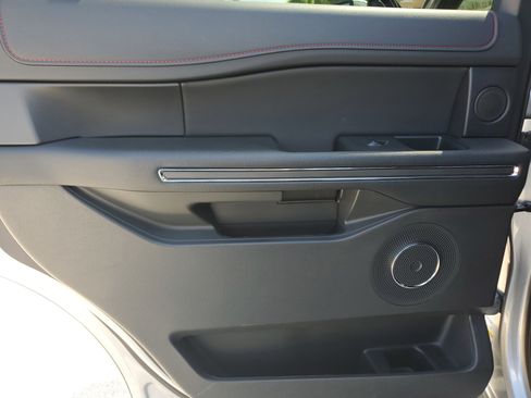 Used 2023 Ford Expedition Limited image 30