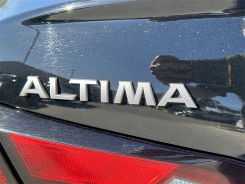 Used 2025 Nissan Altima 2.5 SV image 11