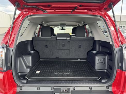 Used 2019 Toyota 4Runner SR5 AWD/4WD image 29