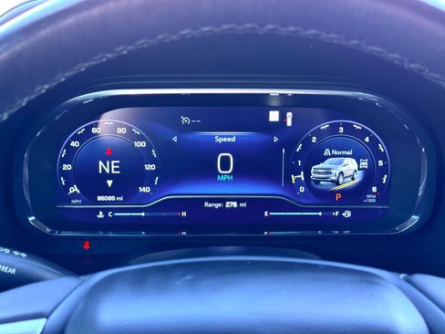 Used 2022 Chevrolet Tahoe Z71 w/ Luxury Package image 28