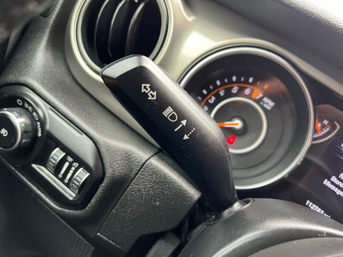 Used 2018 Jeep Wrangler Sport AWD/4WD image 36