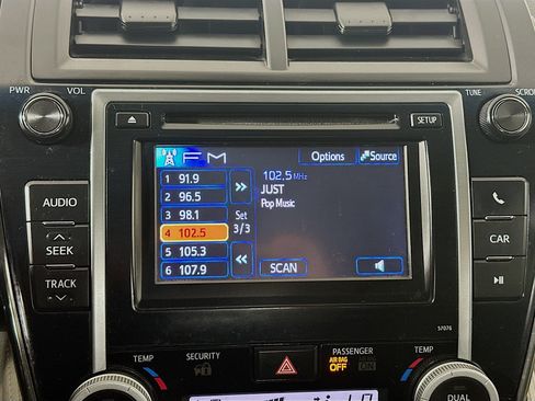 Used 2013 Toyota Camry LE image 19