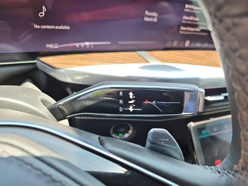 Certified 2026 Cadillac Escalade ESV Platinum Sport w/ LPO, ONYX Package image 37