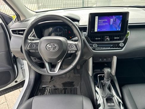Used 2024 Toyota Corolla Cross XLE w/ Convenience Package FWD image 14