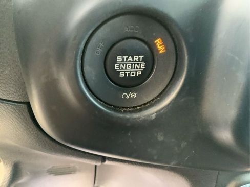 Used 2018 Jeep Wrangler Unlimited Sahara image 24