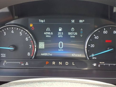 Used 2022 Ford Explorer XLT w/ Equipment Group 202A AWD/4WD image 14