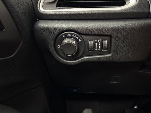 New 2027 Chrysler Pacifica Select AWD/4WD image 36