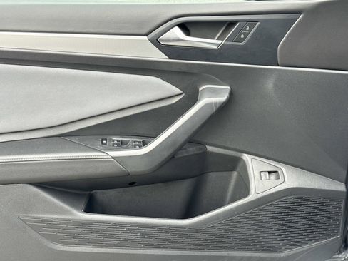 Used 2025 Volkswagen Jetta SE w/ Sunroof Package image 17