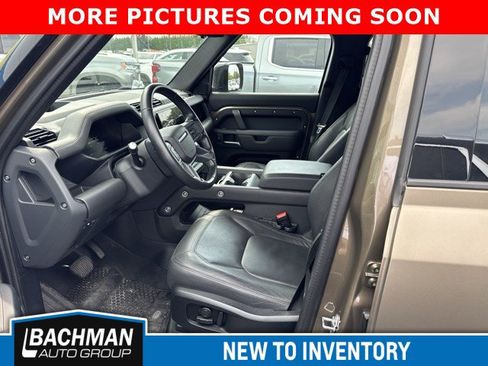 Used 2025 Land Rover Defender 110 X-Dynamic SE AWD/4WD image 5