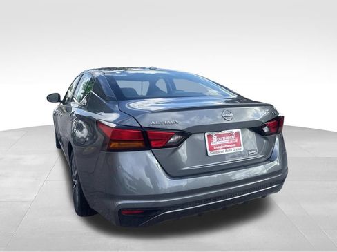Used 2024 Nissan Altima 2.5 SV FWD image 11