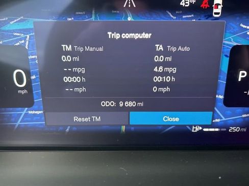 Certified 2025 Volvo XC60 B5 Plus AWD/4WD image 21