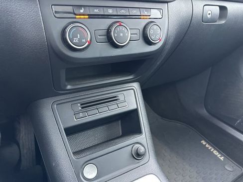 Used 2015 Volkswagen Tiguan SE image 34