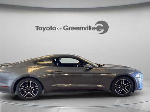 Used 2018 Ford Mustang Coupe w/ Equipment Group 101A RWD image 7