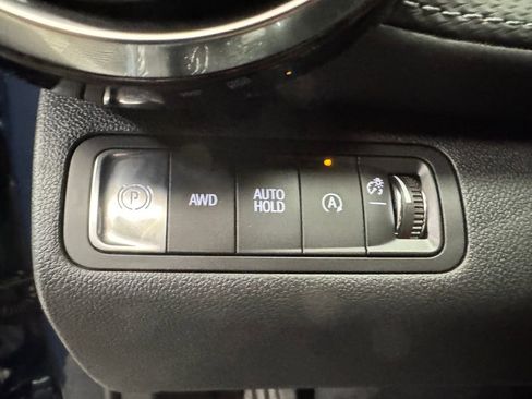 New 2026 Chevrolet Equinox LT w/ Convenience Package II AWD/4WD image 17