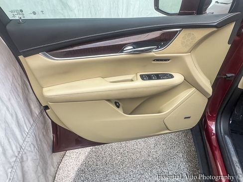 Used 2017 Cadillac XT5 Luxury w/ Driver Awareness Package image 23