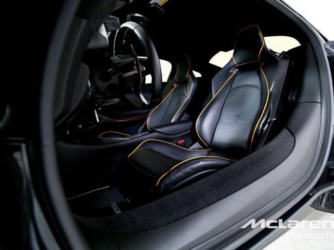 Used 2023 McLaren Artura image 12