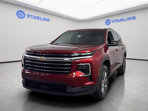 Used 2024 Chevrolet Traverse LT image 16