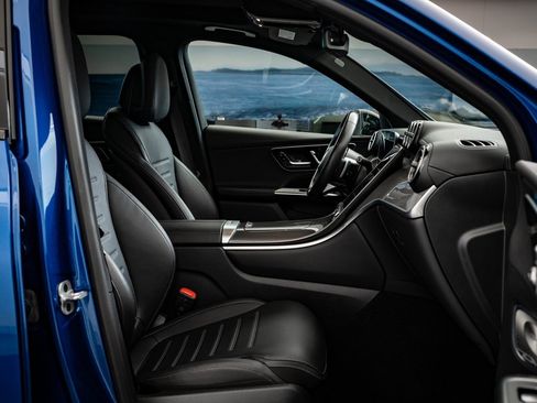 Used 2024 Mercedes-Benz GLC 300 4MATIC w/ AMG Line image 26