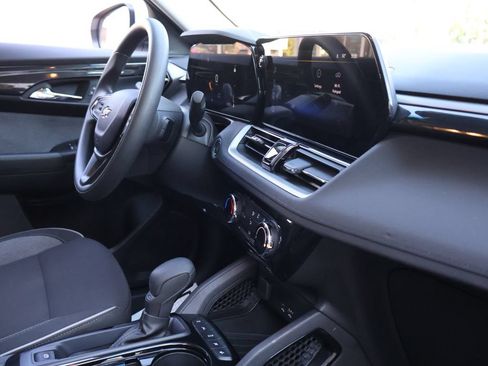 Certified 2025 Chevrolet TrailBlazer LT FWD image 9