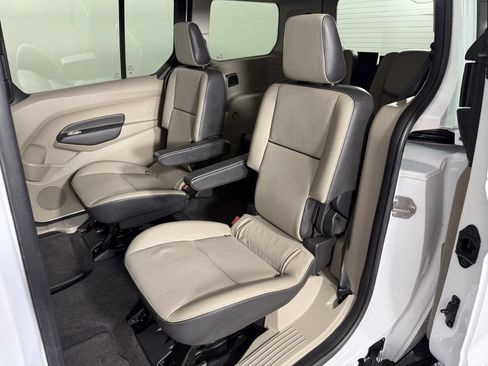 Used 2017 Ford Transit Connect Titanium FWD image 17
