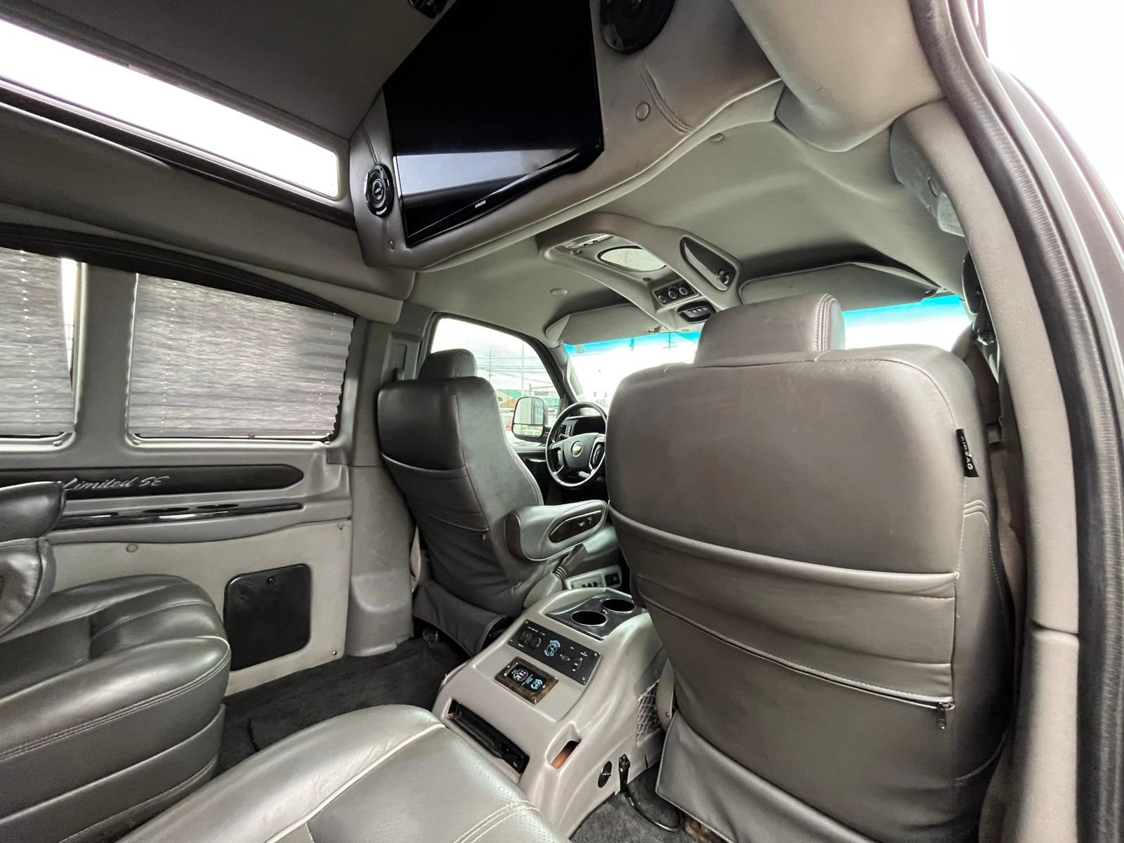 Used 2018 Chevrolet Express 2500 Extended w/ Enhanced Convenience Package RWD image 39