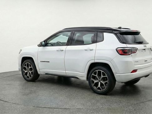 Used 2025 Jeep Compass Limited image 6