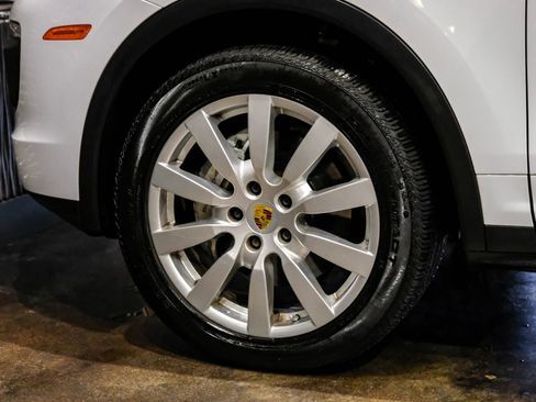 Used 2018 Porsche Cayenne S image 59