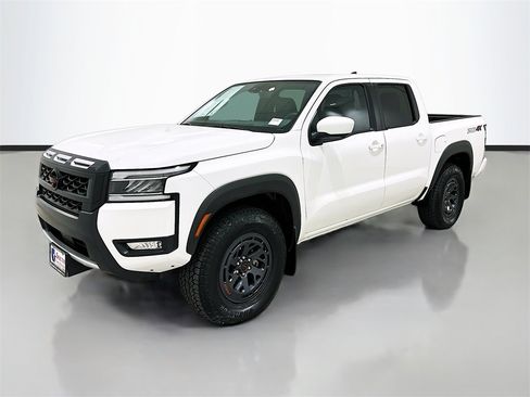 Used 2025 Nissan Frontier PRO-4X w/ Pro Premium Package image 2