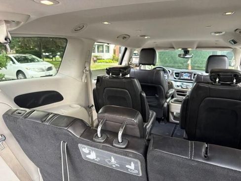 Used 2021 Chrysler Voyager Lxi FWD image 13