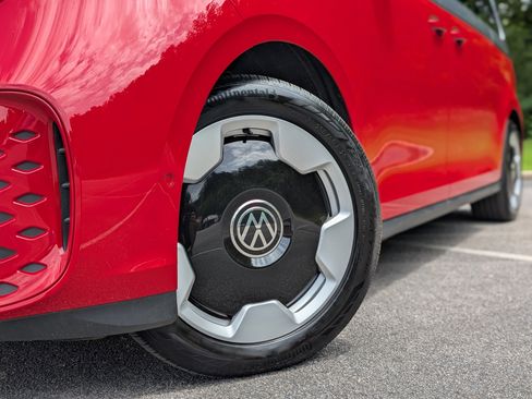 Used 2025 Volkswagen ID. Buzz Pro S Plus RWD image 35