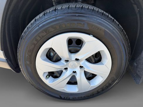 Used 2025 Toyota RAV4 LE AWD/4WD image 9