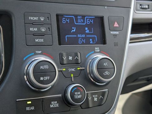 Used 2017 Toyota Sienna XLE image 25