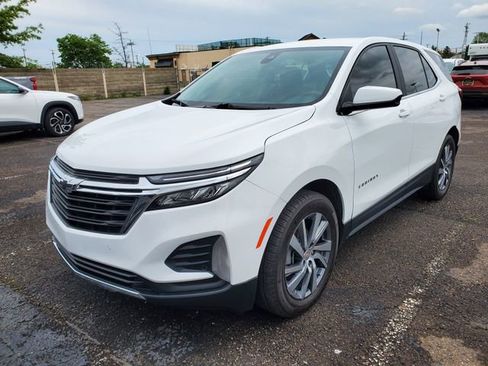 Used 2024 Chevrolet Equinox LT w/ LPO, Floor Liner Package FWD image 2