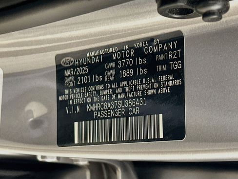 Used 2025 Hyundai Venue SEL FWD image 12