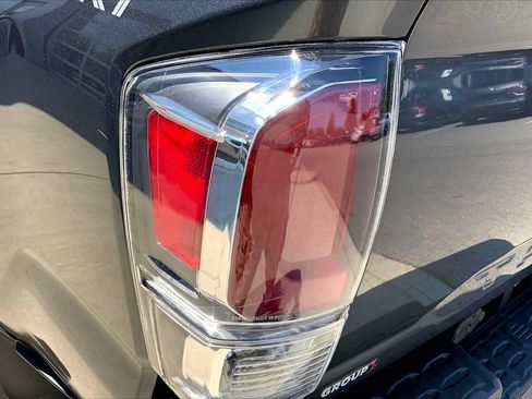 Used 2022 Toyota Tacoma TRD Sport w/ Technology Package AWD/4WD image 25
