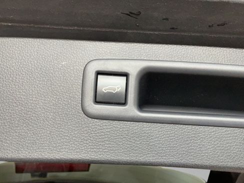 Used 2023 Toyota Highlander XLE FWD image 34