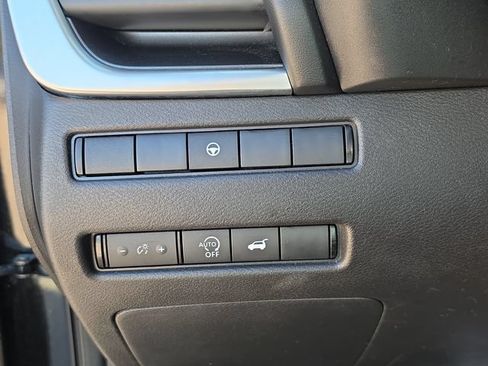 Certified 2025 Nissan Rogue SV FWD image 28