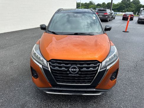 Used 2022 Nissan Kicks SR w/ Premium Package FWD image 2